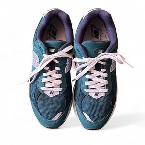 New Balance 2002R Green Sneakers